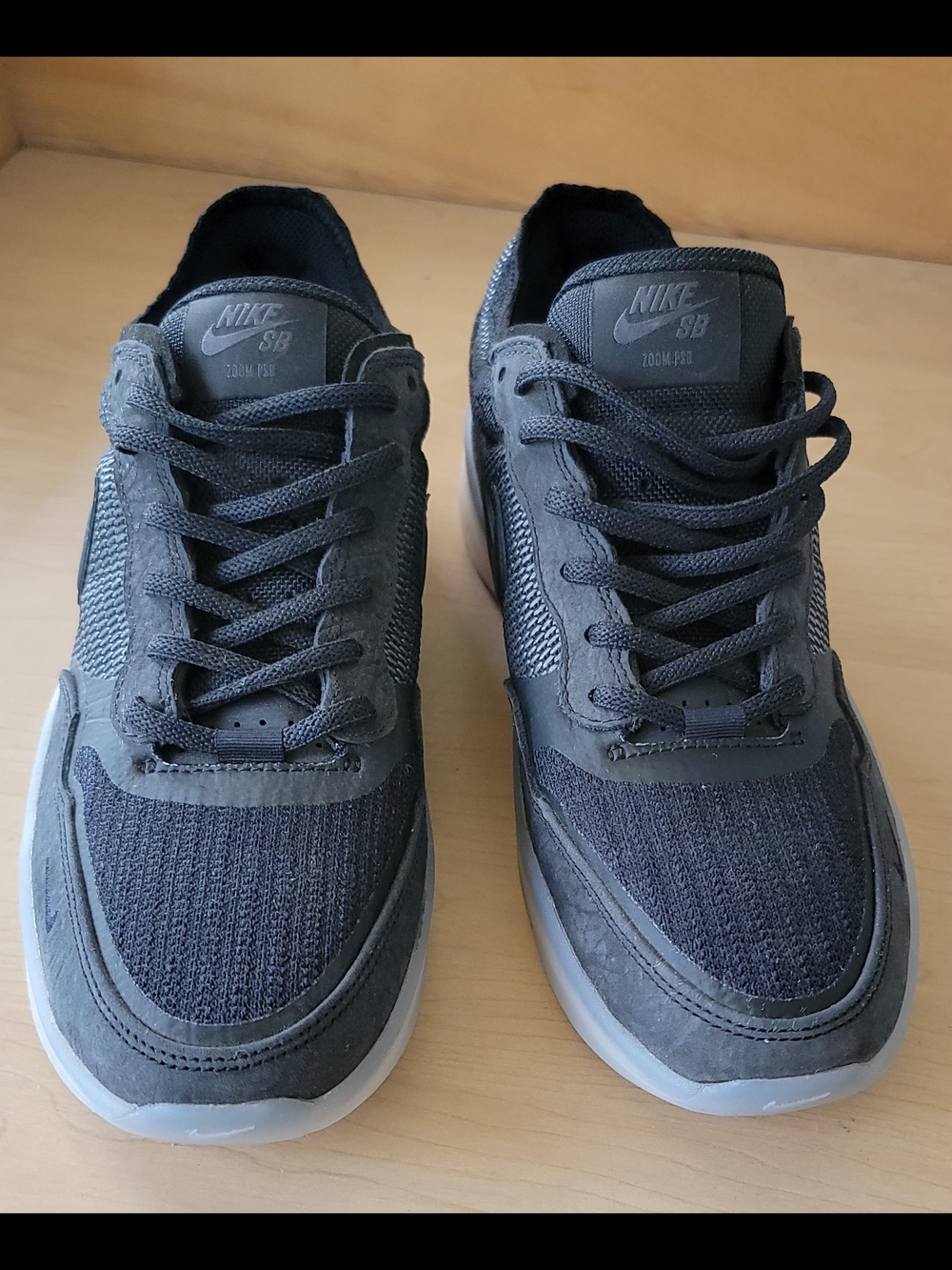 Nike SB Men’s Dark Gray Lace-Up Skate Sneakers